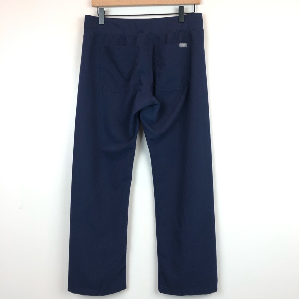 FIGS Casma Top Livingston Bottom Scrub Set Medical - Picture 9 of 15